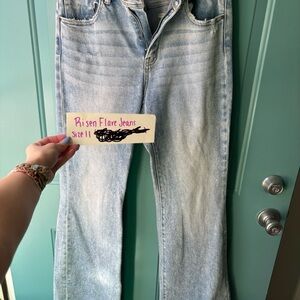 Risen Flare Jeans